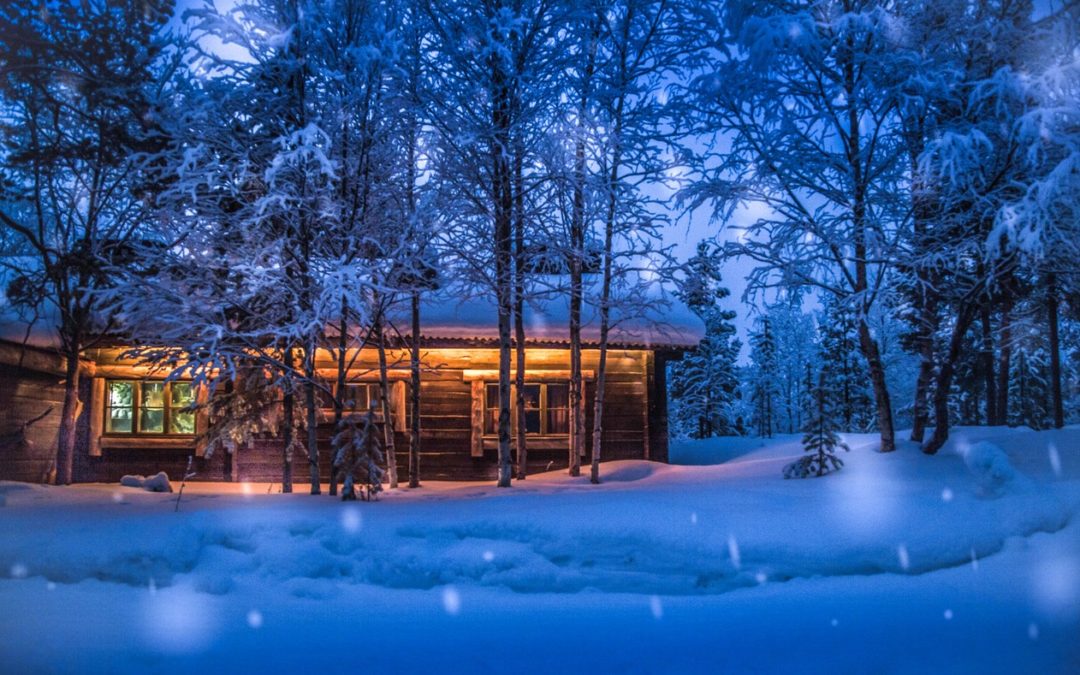 cabin-in-woods-in-winter